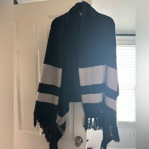Barefoot dreams poncho sweater